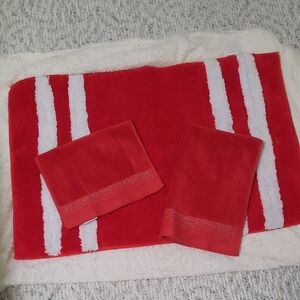 Elegant Red and White Bath Towels